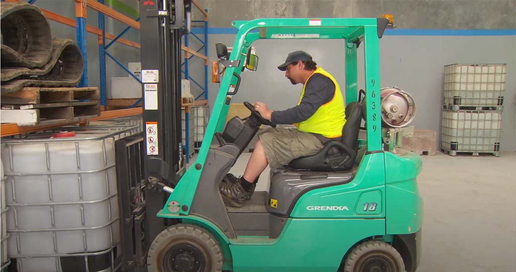 Forklift Licence Safety Tips for Preventing Accidents and Injuries in the Workplace
